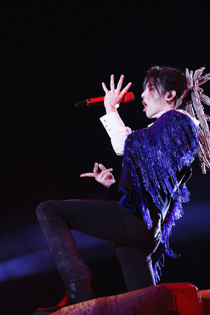 新歌|华晨宇火星演唱会新歌首唱！开启《飞行模式》进入火星乐园狂欢