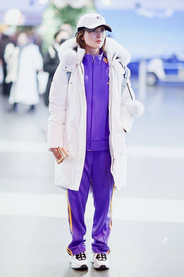 喇叭裤 2020年新冬，羽绒服不流行配打底裤了，这“3种”裤子更时髦显瘦