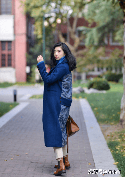 身材 小黑裤早就落伍了,今年时髦精都穿“小白裤”,高级时髦还显瘦