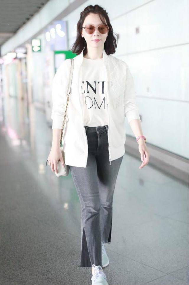 黑色 奔四的女人尽量不要打底裤配裙子!学陈数这样穿,美得优雅又气质