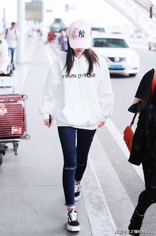 黑色 卫衣的时尚穿搭方法