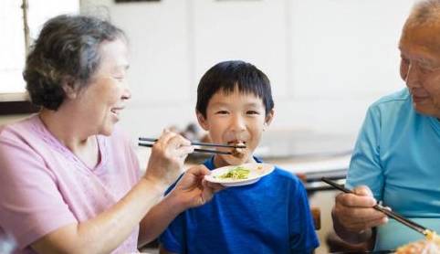 男童|7岁男童身高145，儿科专家提醒：这4个习惯，许多家长可以学习