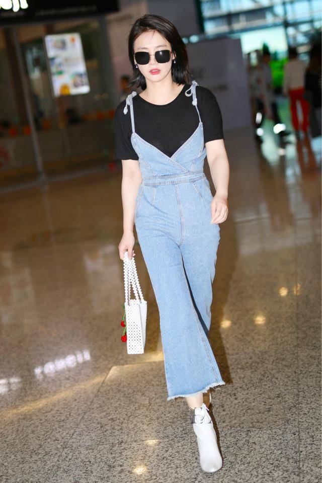 青春 怪不得女人都不穿阔腿裤了，今年流行的“初恋裤”，遮肉又减龄！