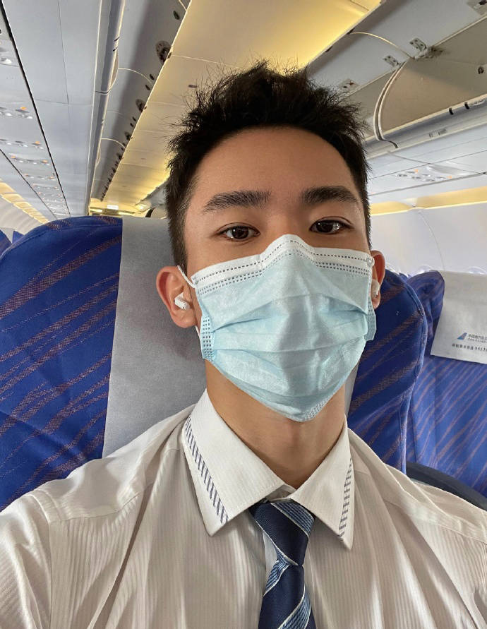 熱愛擼鐵的空少，健身是一種生活方式，鍛造出霸氣胸肌健壯麒麟臂！ 健身減肥達人 第3张