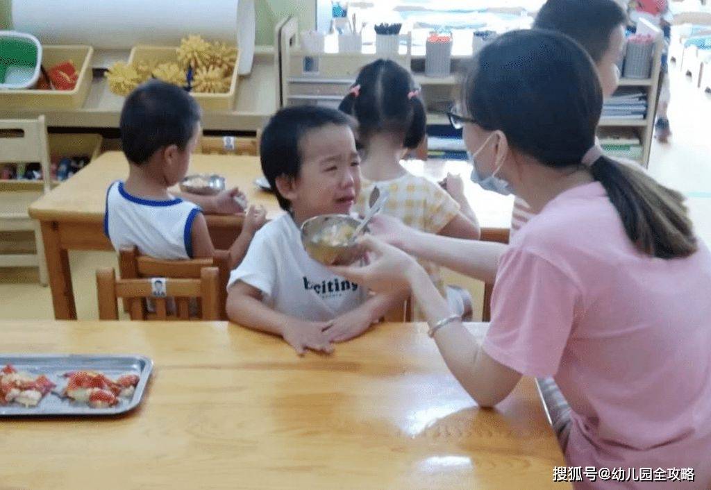 家长|孩子生病，家长还坚持送幼儿园，到底是怎么想的？没人带不是理由