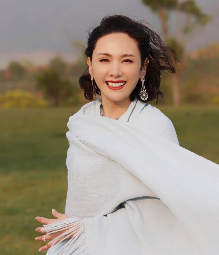 因为|程莉莎给婆婆穿一次性拖鞋,好媳妇人设崩塌?大家都冤枉她了