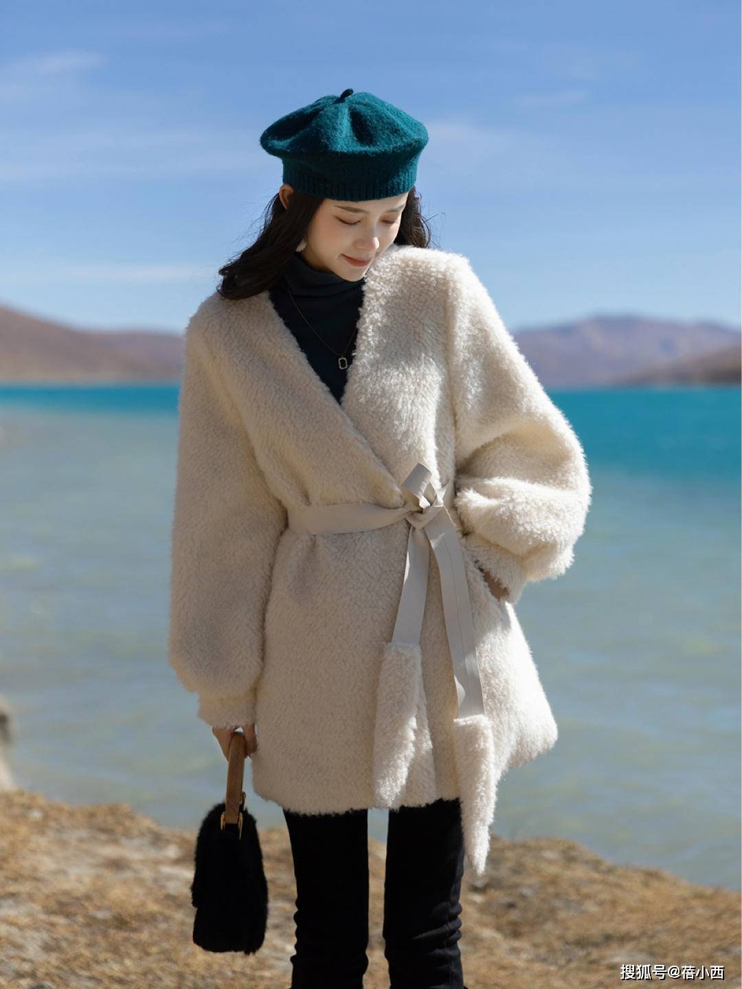 羊羔 冬季还是穿“羊羔毛外套”最减龄，配半身裙、小黑裤，时髦又洋气