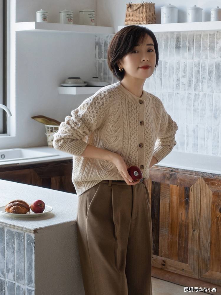 设计 冬季穿搭还是“毛衣”赢了，买基础款就够，懂搭配照样赢得好气质