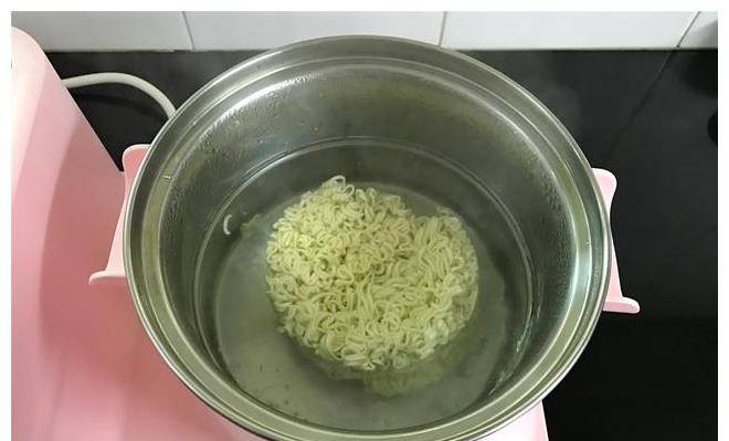 煎饼|孩子最近早餐就迷它,三天两头要吃,又香又解馋,10分钟出锅