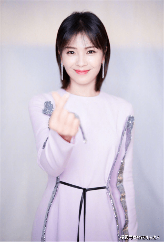 发型奔四奔五的女人，不剪个短发，都不知道自己原来这么年轻有气质！
