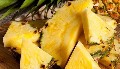 菠萝为什么要用盐水泡多久才能吃 e4bbc563d64a452785cc30898853e209.jpeg