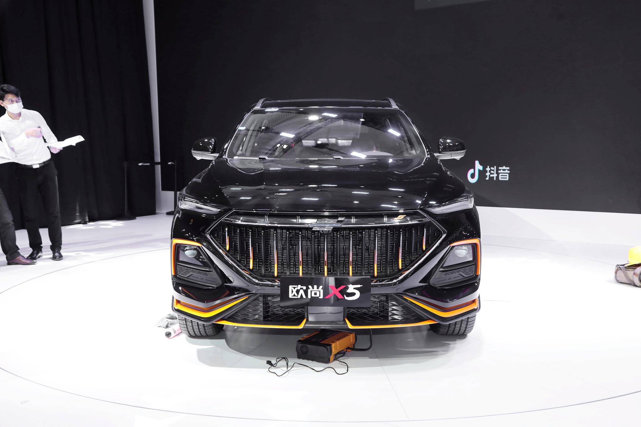 1009万元起长安欧尚x5运动版上市外形更激进