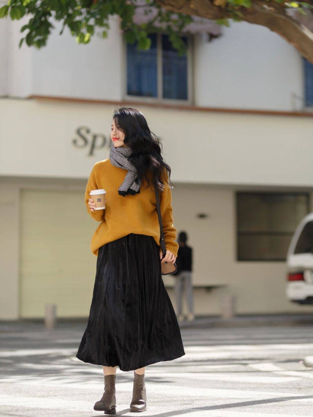 颜色 天冷了，为什么建议“毛衣搭配半身裙”，时髦精们的示范给你答案