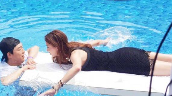 原创47岁林志玲晒自拍照庆生连发6个感谢一旁放夫妻合照力证幸福