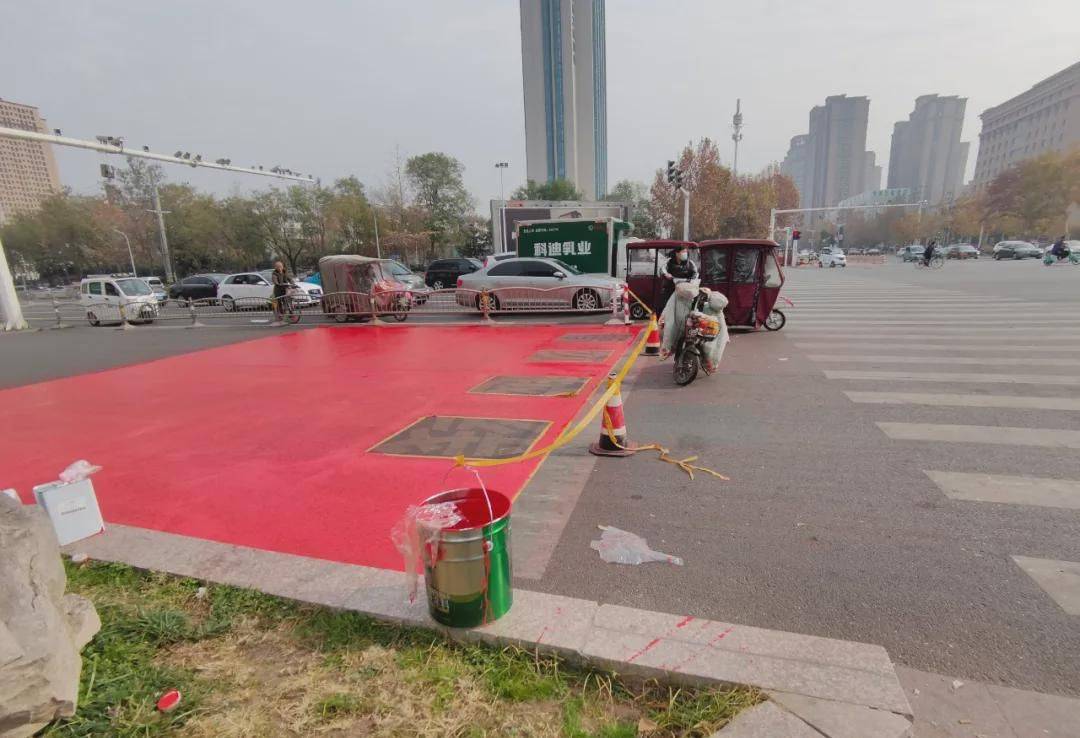 商丘非机动车道的红地毯是咋回事该咋应对