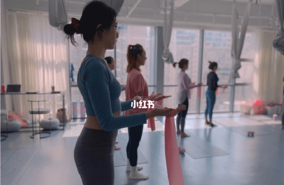雷竞技RAYBET“她”经济辐射健身圈瑜伽健身馆如何掘金线上？(图1)
