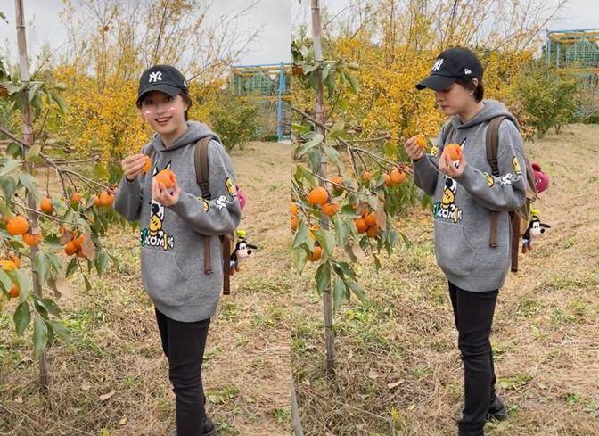 庄园 孙俪打卡水果庄园，穿卡通卫衣配紧身裤打扮年轻，偷吃柿子太可爱