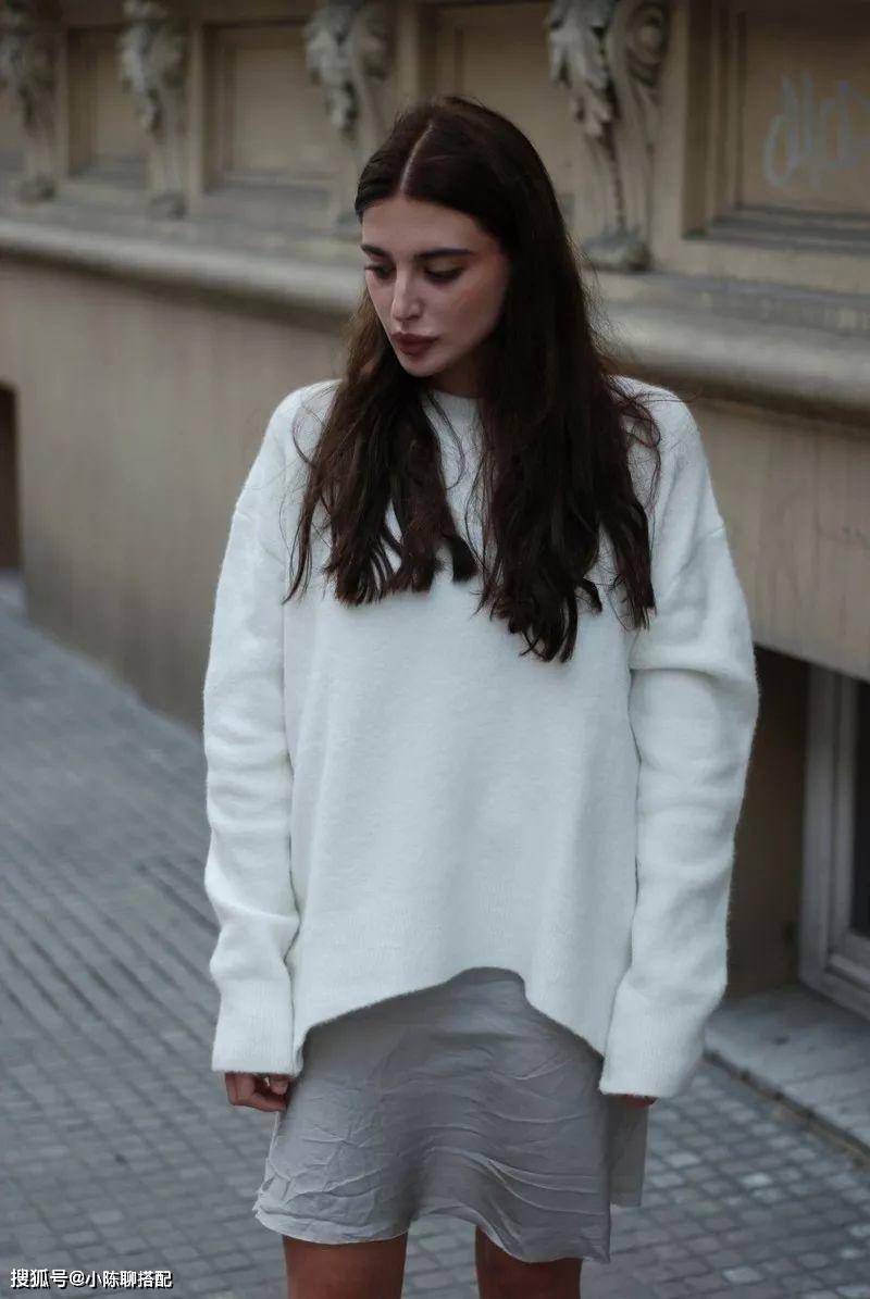 卫衣 有品位的40+女性,都在穿这“2件内搭”,微胖女性可以照着穿