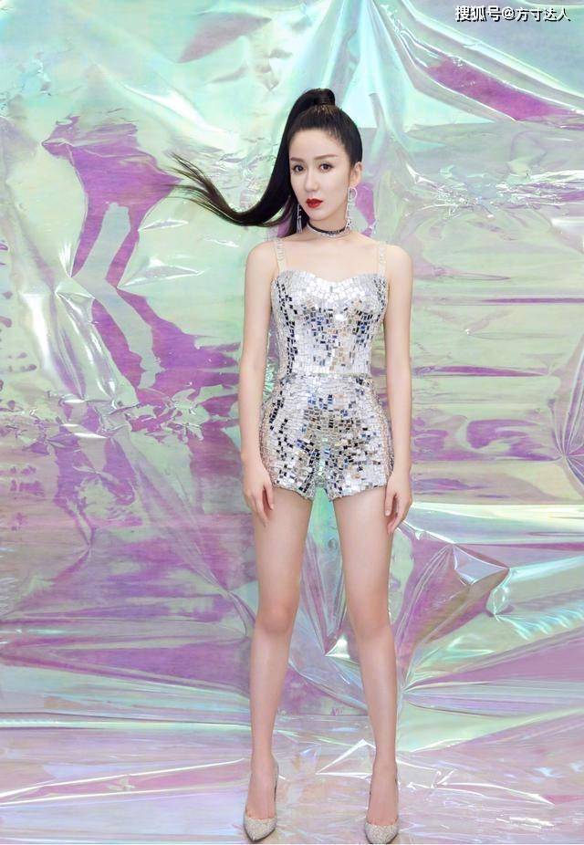 设计 “液体裙”被娱乐圈带火了!单穿时尚高级,比短裙还撩人