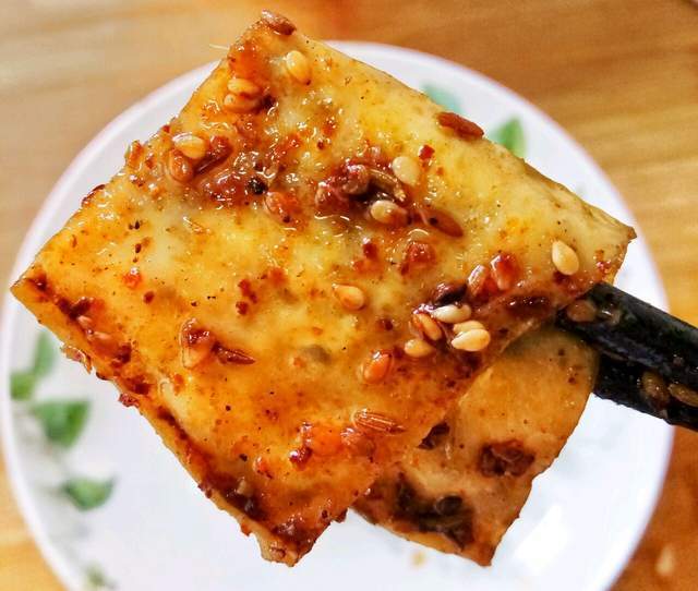 做法|教你在家自己制作大辣皮,做法简单,吃起来香辣美味