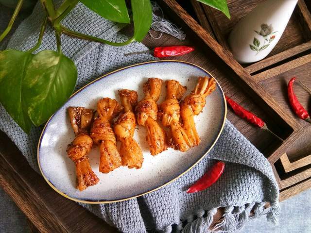 做法|教你在家自己制作大辣皮,做法简单,吃起来香辣美味