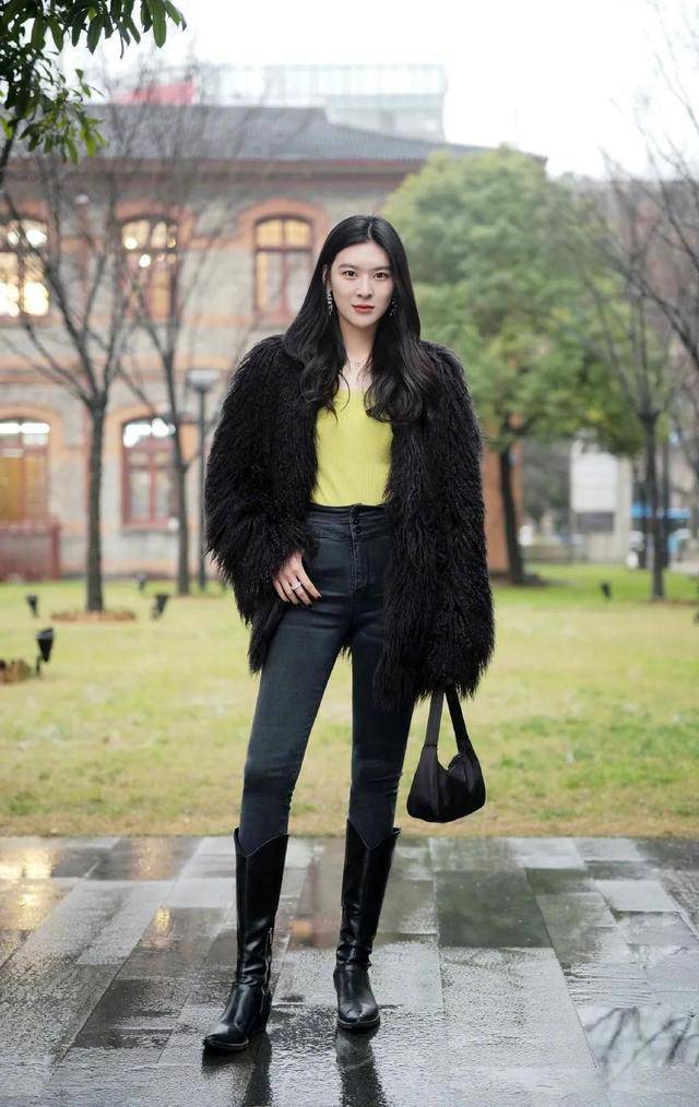 Hobo 搭配就非常的有法式复古气息了