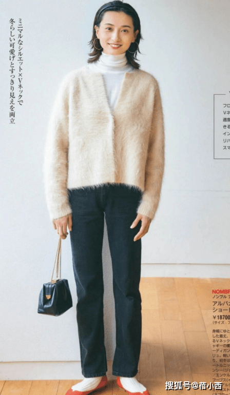 显得 卫衣已过时了,今年冬季流行“日系毛衣穿搭”,保暖舒适又优雅