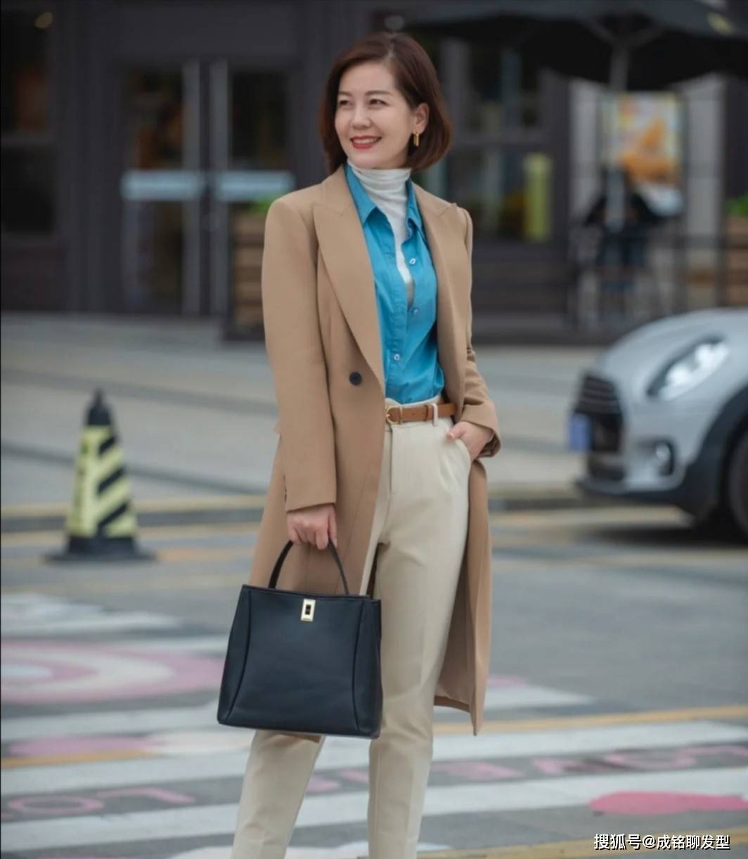 大地 40+的女人穿搭要体面,这些搭配高级又显贵,不掉档次又显气质