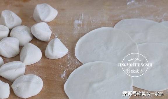 包子|除了包饺子，饺子皮还有更好的吃法，三两下蒸一锅，孩子早餐最爱