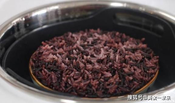 包子|除了包饺子，饺子皮还有更好的吃法，三两下蒸一锅，孩子早餐最爱