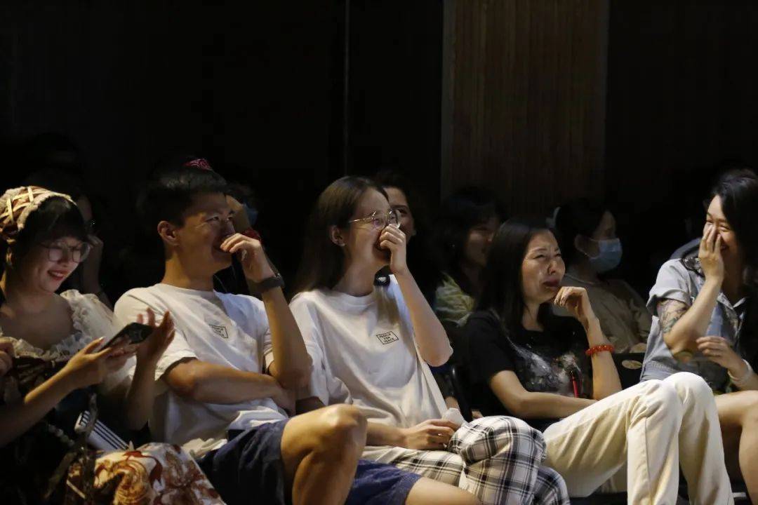 rocker|听说成都的脱口秀不好笑？