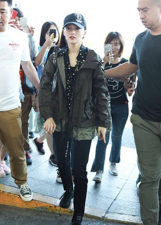 服装 冬天过了一半才发现，夹克还是这么选才好看，张韶涵的造型挺美的