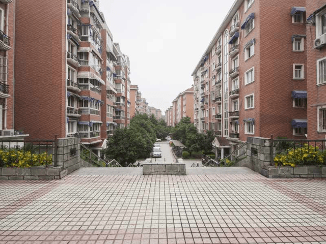 南京有一小区，24年前是知名富人区，如今大多数都是租客？