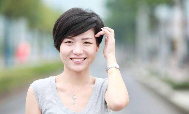 更年期47岁阿姨皮肤松弛，皱纹变多，若常做“1”事，肌肤细腻，气色佳