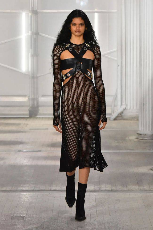 脚踝 冬天潮流必备，从脚暖到腰的袜子靴！