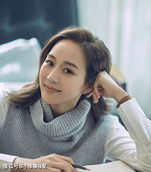 气质 女人穿衣隆重好看，还是穿衣简单好看？这些明星的答案不简单