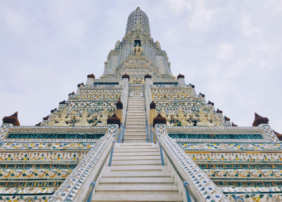 泰国最独特寺庙，造型独特外表富丽堂皇，被称“泰国埃菲尔铁塔”