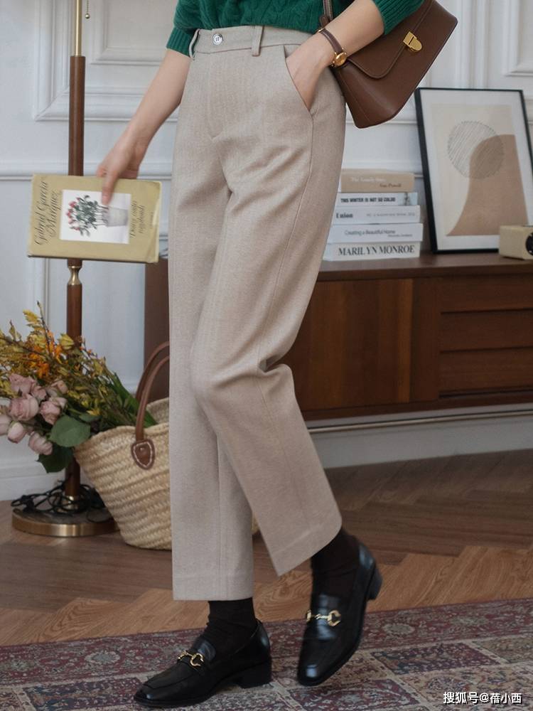 黑色 “直筒裤”不愧是裤子中的时髦精,搭配毛衣、羽绒服,保暖又高级