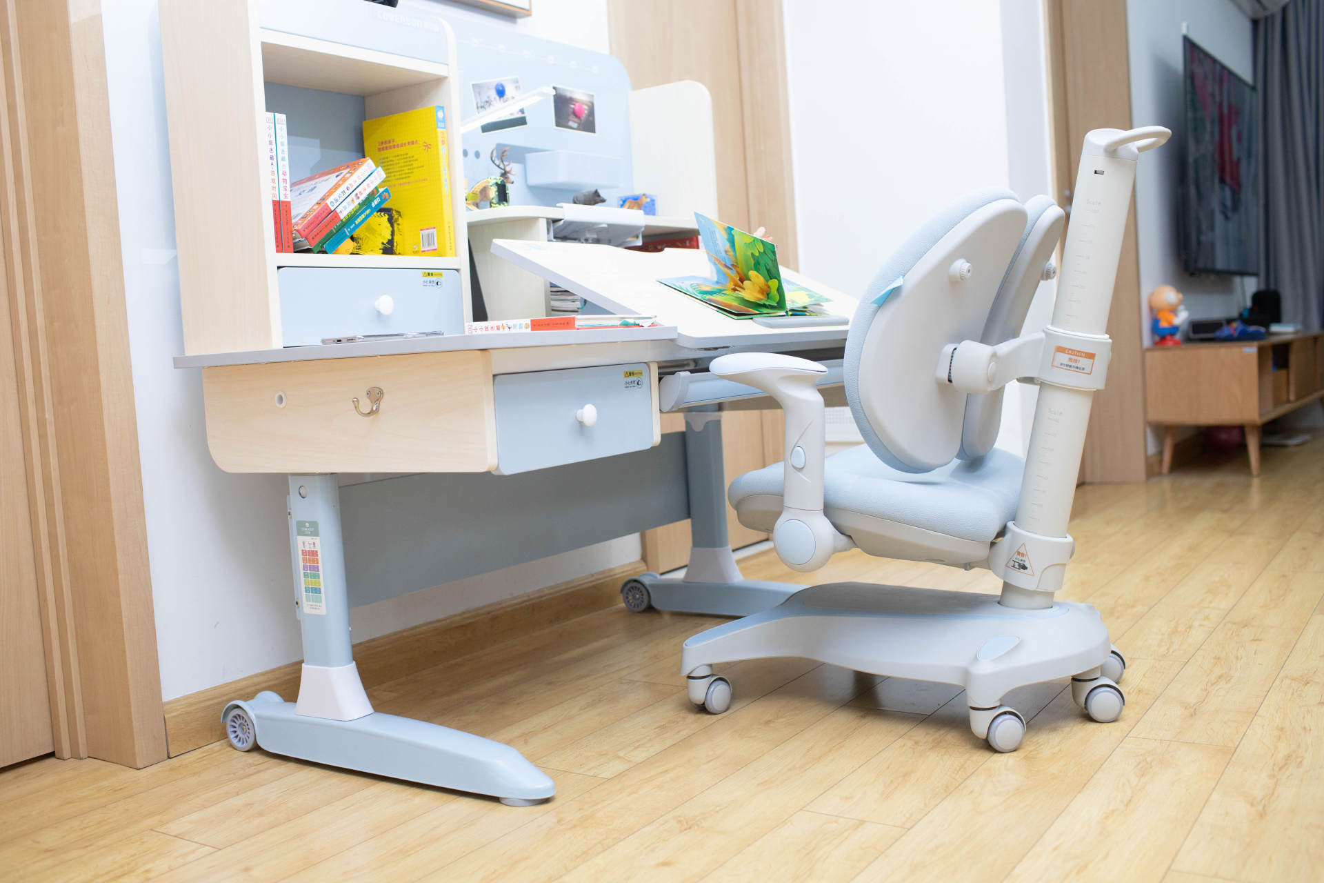 陪伴宝宝一起成长,科贝森儿童学习桌椅套装使用体验_书桌_桌面_鱼太