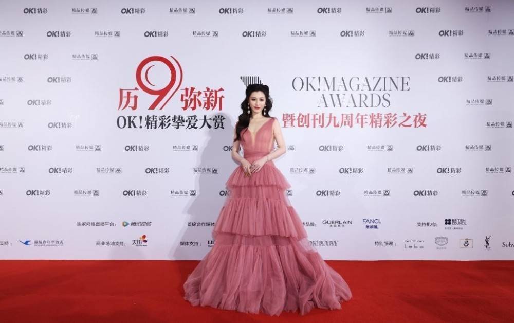 前妻 刘翔前妻变化挺大，穿傣族裙看得出腰肢多纤细，有模特的风范