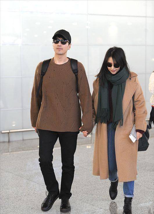 大地 太爱高圆圆赵又廷的“情侣穿搭”了，穿大地色打造秋冬范，挺高级