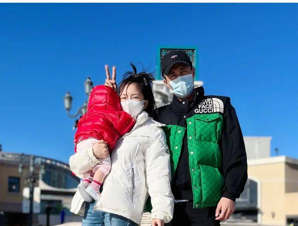 原创杜淳晒全家合照遭恶评,为保护妻女霸气怒怼:恶毒的女人没好下场