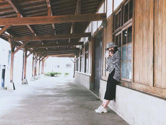 郭碧婷|郭碧婷近照曝光，狗狗遮孕肚，面色红润心情好