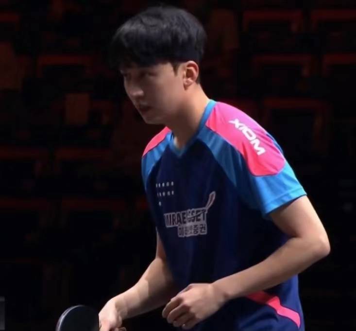 局點(diǎn)|韓國(guó)男乒團(tuán)滅！樊振東強(qiáng)勢(shì)橫掃韓國(guó)一哥，晉級(jí)世界杯4強(qiáng)，連續(xù)沖冠