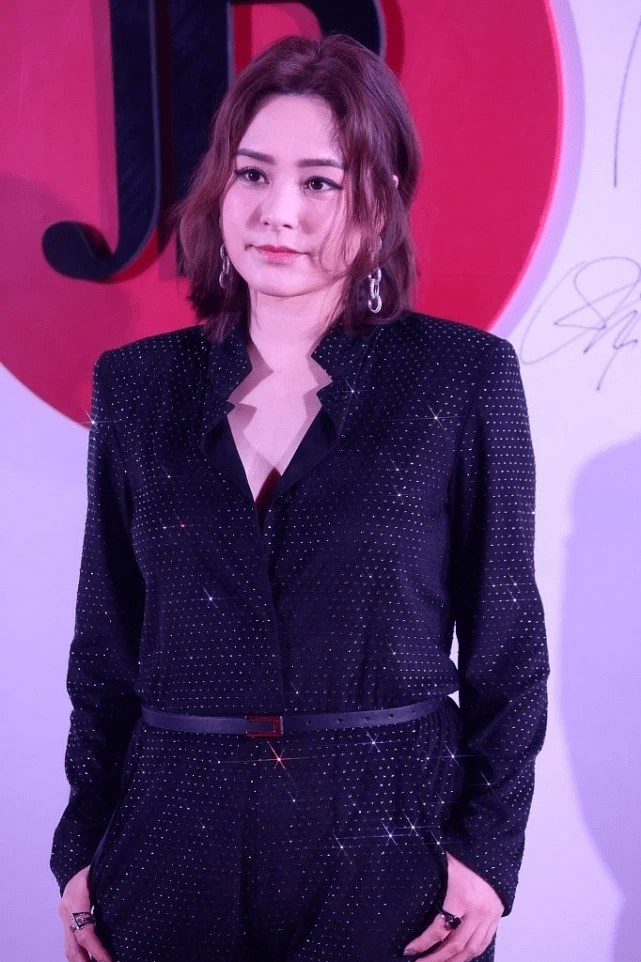 美貌 40岁阿娇也老了！新剧穿皮草变最胖妲己美貌打折，大妈身材太抢眼