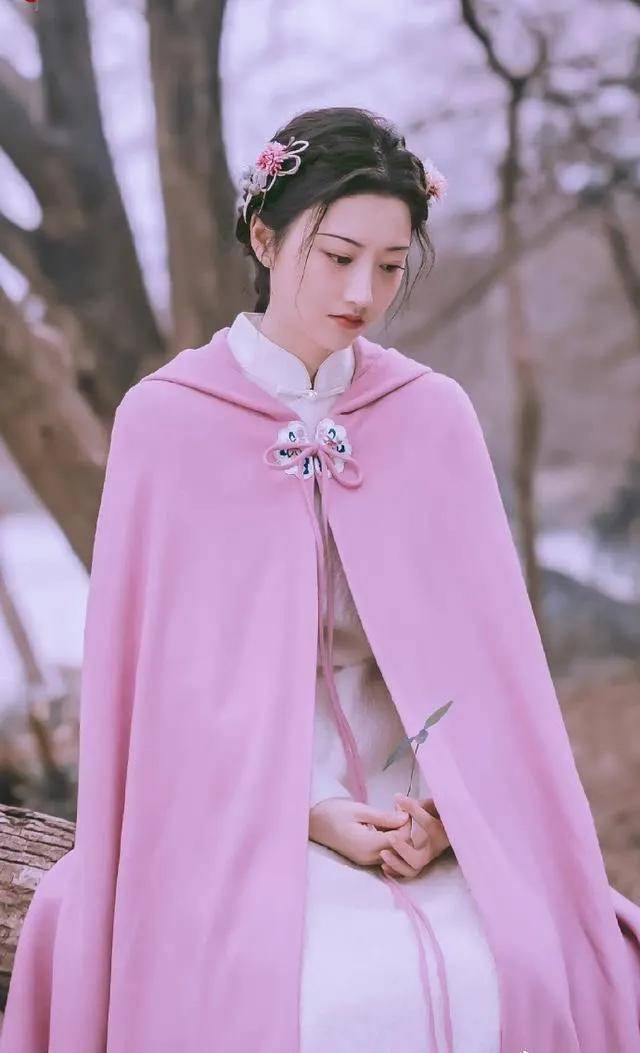 清波 笑靥如花，旗袍裹身，美的明艳不可方物