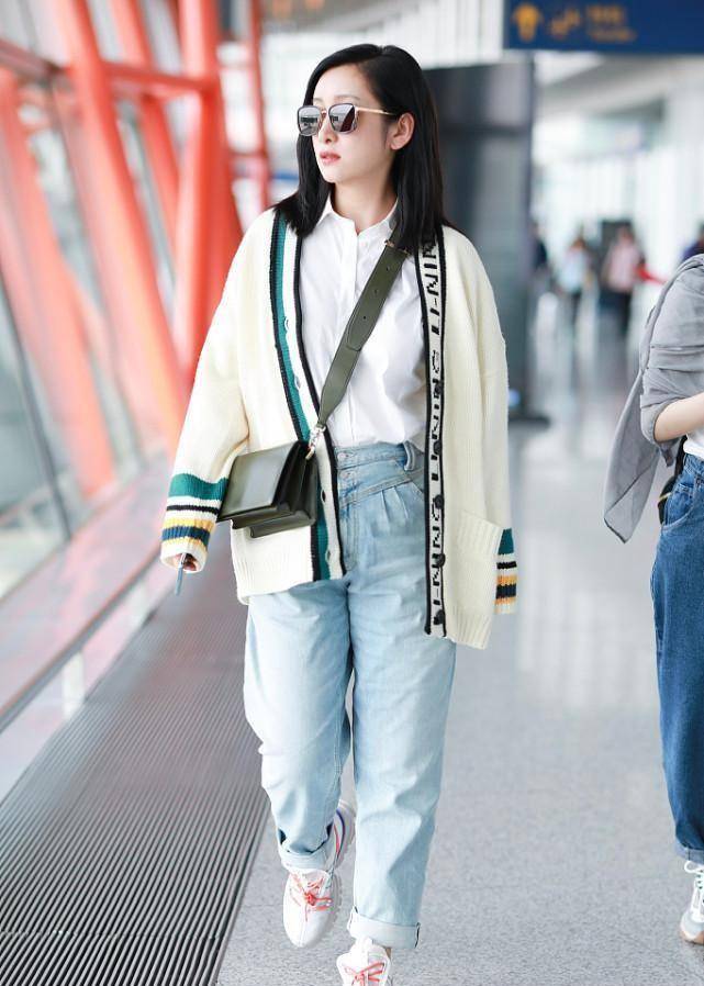 整体 冬天里怎能没有针织衫?学秦海璐的针织衫造型,优雅知性还减龄