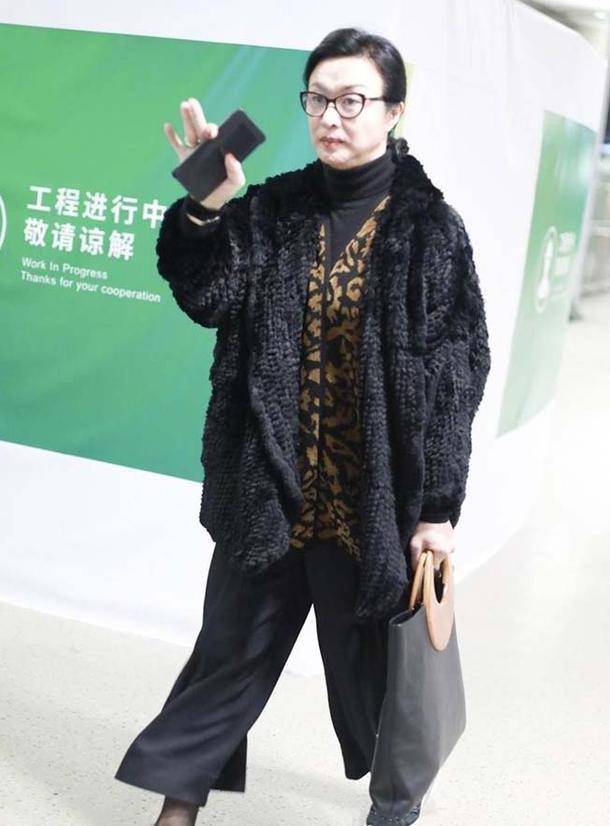 颜色 除了衣服的设计还有穿搭之外，从颜色上也可以做到