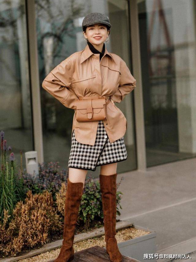 显得 女人到了中年，尽量少穿大衣打底裤，学三木博主这样穿，优雅时髦