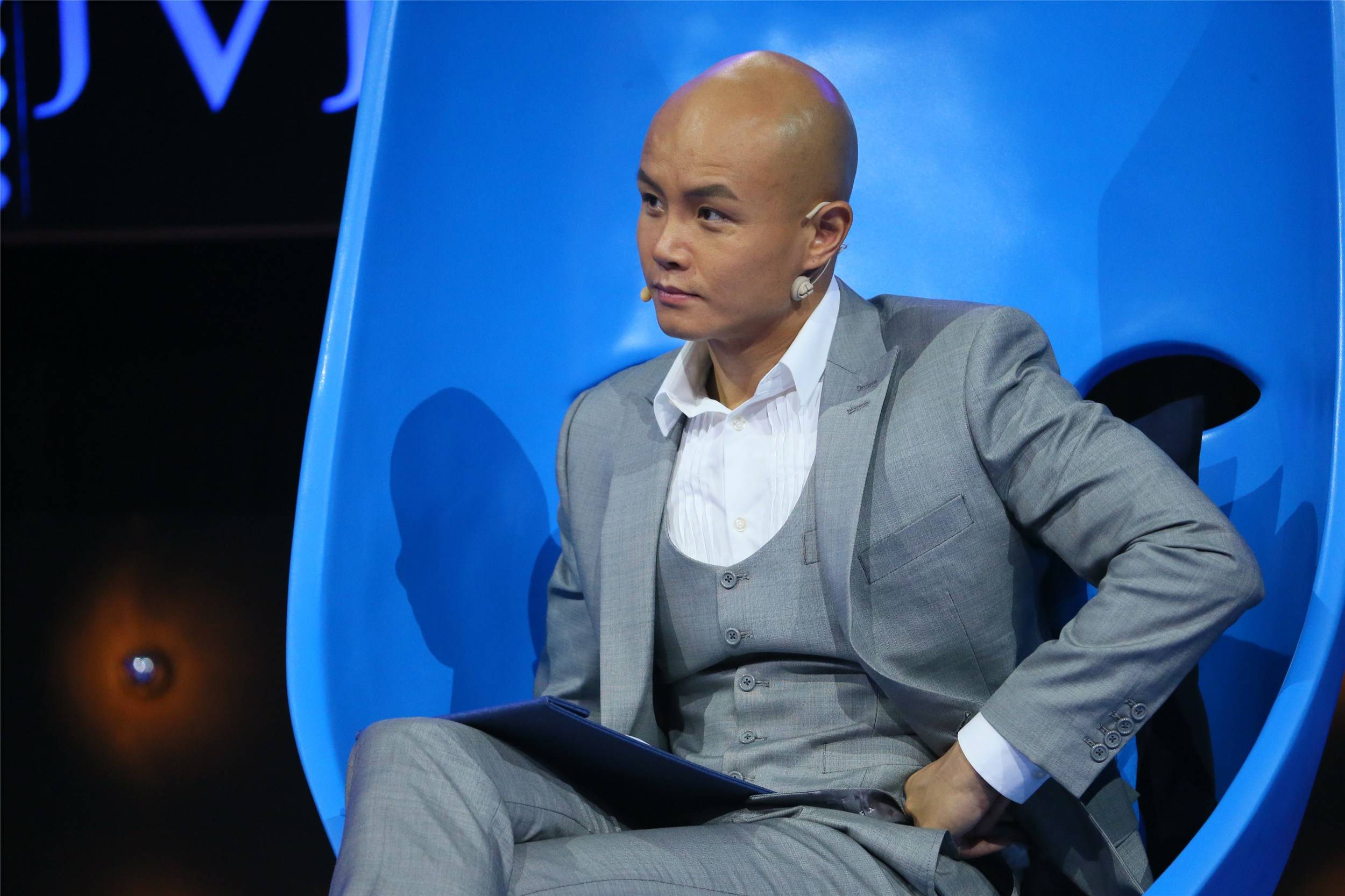 乐嘉|46岁的乐嘉无人问津,混成如今这份模样该怪谁呢?成败皆是自己